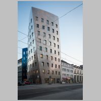 Frank Gehry, Gehry Tower, Goethestraße, Steintor, in Hanover, Germany, photo by ChristianSchd on Wikipedia.jpg